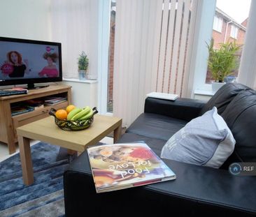 1 bedroom in a house share to rent - Photo 1