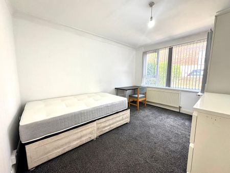 4 bedroom terraced house to rent - Photo 5