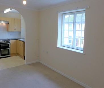 1 bedroom retirement property to rent - Photo 2