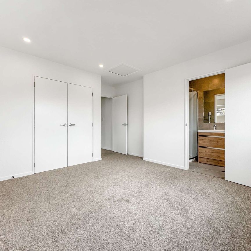 Stunning New Build Home on Claymore Street! - Photo 1