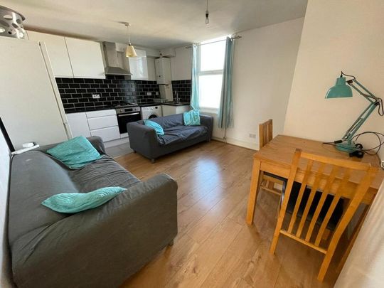 3 bedroom apartment to rent - Photo 1