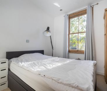 4 bedroom semi-detached house to rent - Photo 4