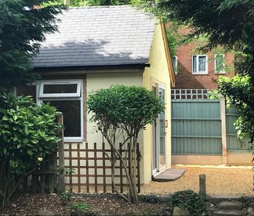 4 bedroom semi-detached house to rent - Photo 4
