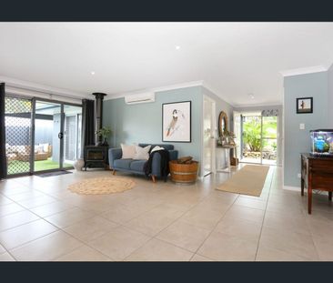 Stunning Family Oasis in Prime Mudgeeraba Location with Swimming Pool! - Photo 4