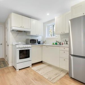Beau 3 1/2 bachelor entièrement rénové à Lachine - Photo 2
