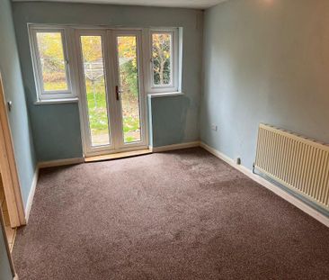 4 bedroom semi-detached house to rent - Photo 1