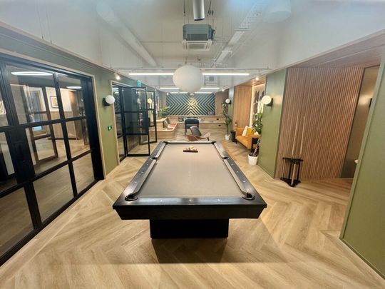 Apt Parkview, Great West Road, London, TW8 - Photo 1