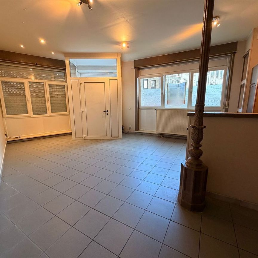 Appartement te huur in Leuze voor € 590 met 1 slaapkamer - Photo 1