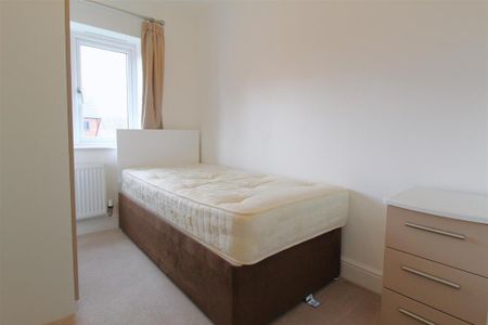 3 bedroom semi-detached house to rent - Photo 3