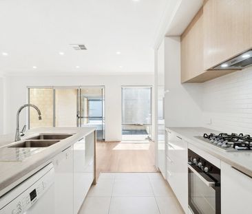 Beautiful Family Home in a Sought after area! - Photo 1
