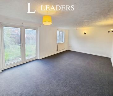 4 bedroom detached to rent The Green, March - Photo 2
