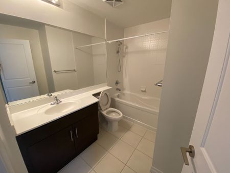 For Lease - 30 Heron's Hill Way Unit# 2004, Toronto, Ontario - Photo 5