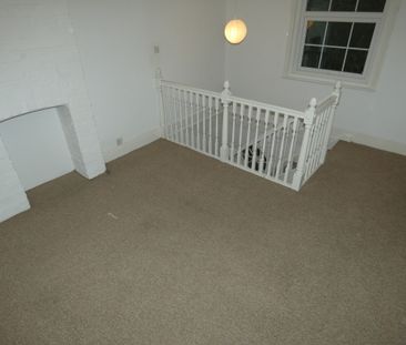 1 bed House - To Let - Photo 2