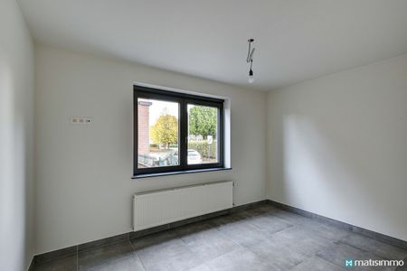 INSTAPKLAAR GELIJKVLOERS APPARTEMENT MET 2 SLAAPKAMERS TE MOPERTINGEN (BILZEN) - Foto 4