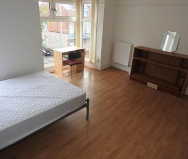 6 bedroom house to rent - Photo 2