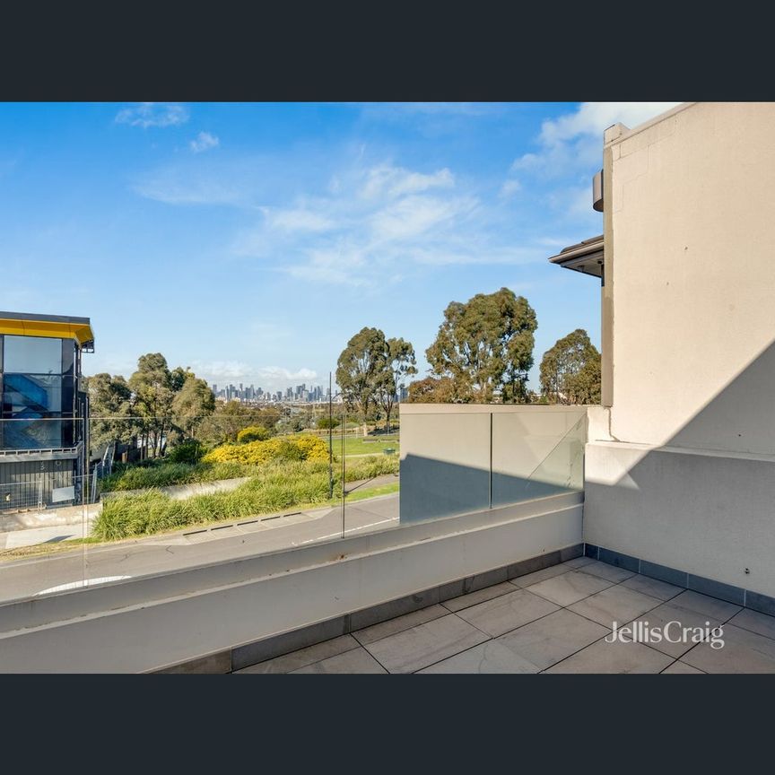 5 Skyline Drive, Maribyrnong, Vic 3032 - Photo 1
