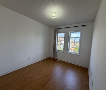 For Lease - 30 London Pride Drive, Richmond Hill, Ontario - Photo 3