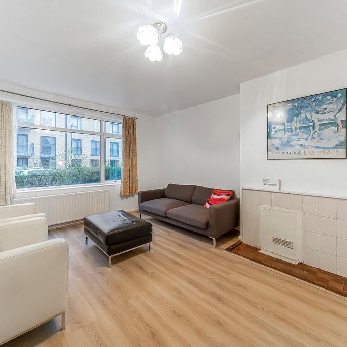 4 bedroom end of terrace house to rent - Photo 1