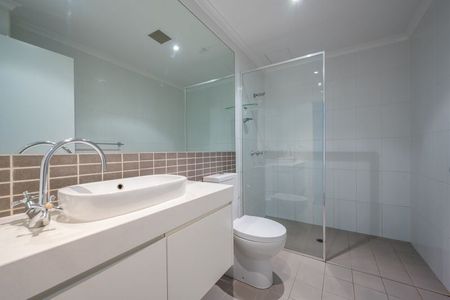 Spacious Townhouse Style with 2 Courtyards. - Photo 5