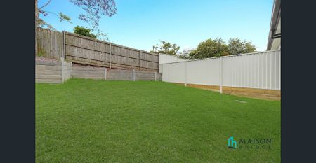 Brand New Luxury Family Home in a Highly Sought-After Location - Photo 3