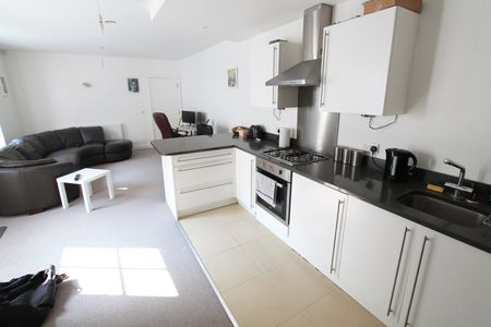 1 bed flat to rent in Granville Place, Bournemouth, BH1 - Photo 2