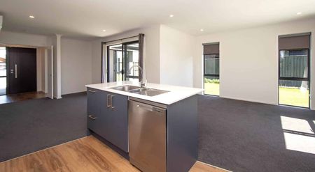 Modern Home, Family Ready - Photo 4