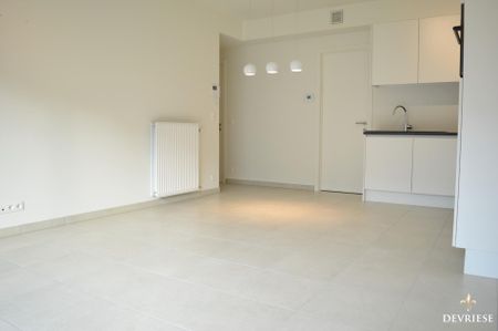 Recent 2 slaapkamer appartement met terras in hartje Gullegem - Foto 2