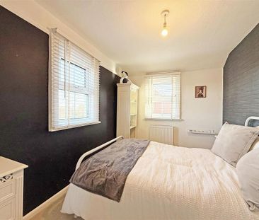 3 bedroom detached house to rent - Photo 3