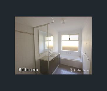 4 x 2 Family Home in great location - Photo 6