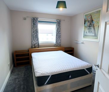 2 Bed, Top Floor Flat - Photo 6