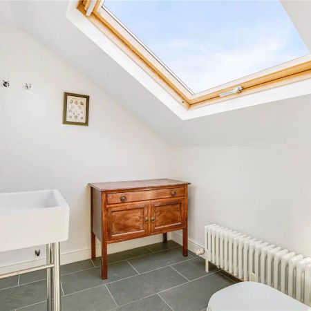 3 bedroom flat in London - Photo 3