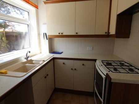 North Worle, Weston-super-Mare, North Somerset - Photo 2