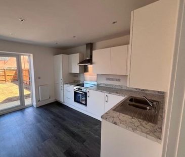 1 bedroom in a house share to rent - Photo 2