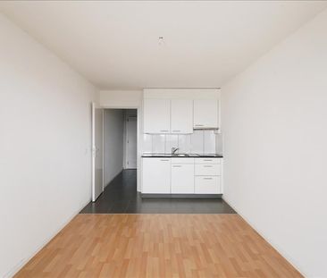 1-helles Wohnzimmer mit integrierter Küche - Foto 1