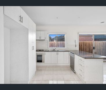 1/31 Horseshoe Circuit, Truganina, Vic 3029 - Photo 1