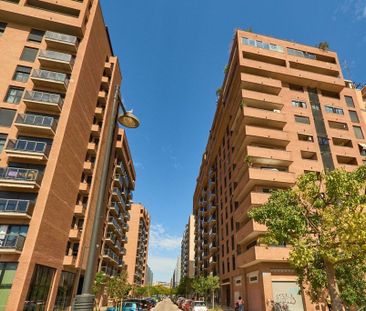 3 room luxury penthouse for rent in Valencia, Spain - Photo 1