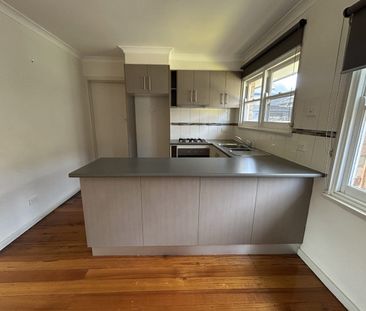 Charming One Bedroom Unit - Photo 5