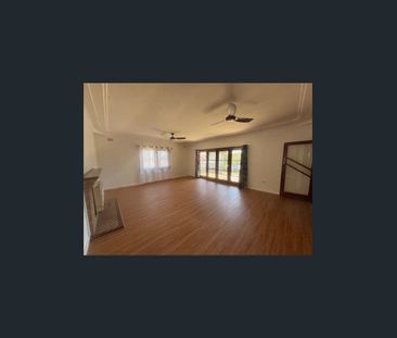 BEAUTIFUL 3 BEDROOM HOME IN GREAT LOCATION - Photo 1