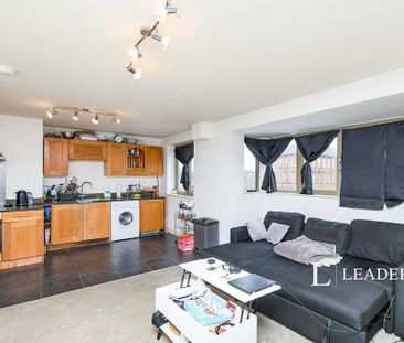 2 bedroom flat to rent - Photo 2