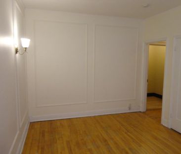 1er juil- Beau, mis à jour, Grand 2 1/2 , lumineux, propre, art déc... - Photo 4