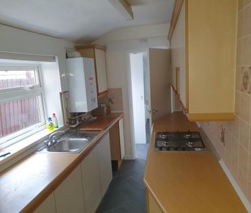 2 bedroom terraced house to rent - Photo 4