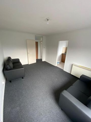 4 bedroom flat to rent - Photo 2