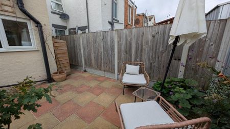 2 bedroom terraced house to rent - Photo 4