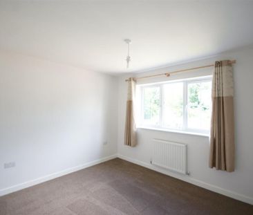 2 bedroom end of terrace house to rent - Photo 3