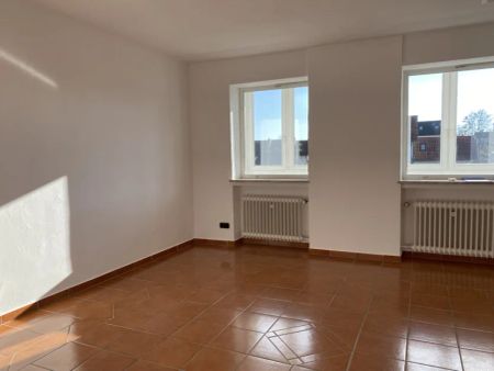 Viel Platz für die ganze Familie. Helle, großzügig geschnittene 4-Zimmer Wohnung zur Miete - Foto 2