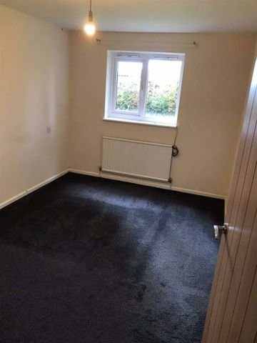 2 Bedroom Flat to Rent in Larches - Photo 3