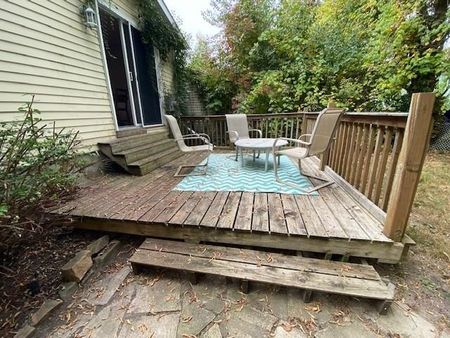 38 Calderwood Drive - Upper - 4 bed, 1 bath - STUDENTS - Photo 3