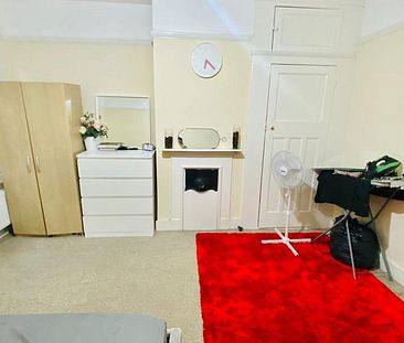 1 bedroom in a flat share to rent - Photo 6