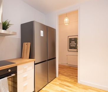 Carrer Gran de Gràcia, Barcelona, Catalonia 08012 - Photo 3