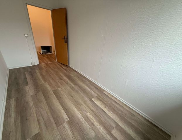 1. OG + moderne EBK + Garage + modernes Laminat u.v.m. - Foto 1